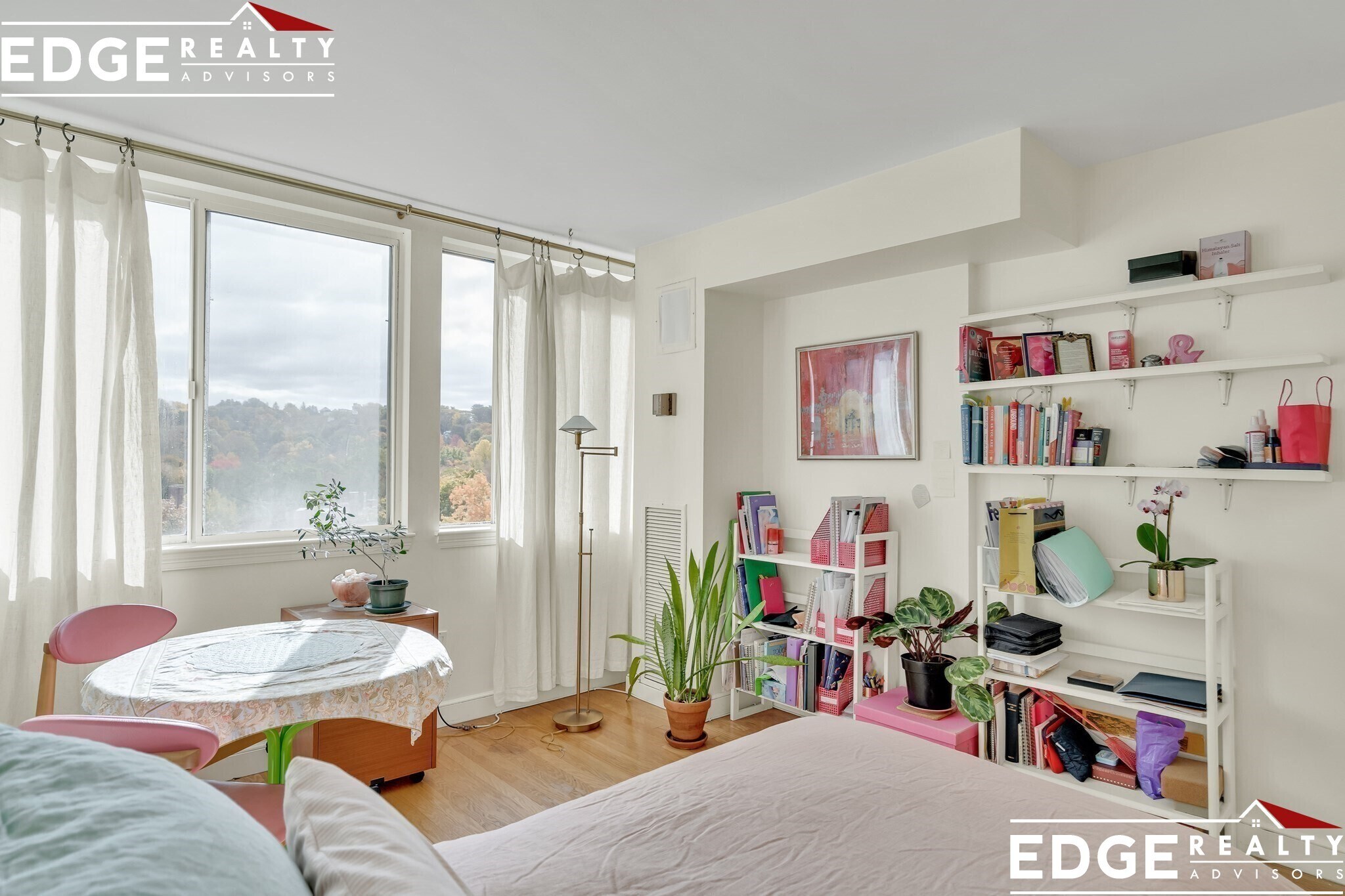 Building Photo - 1802 Beacon St