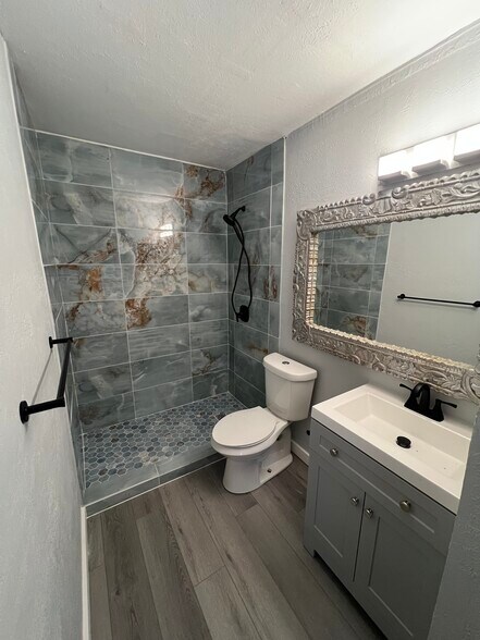 Modern Shower & Bathroom - 2916 Raleigh St