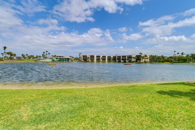 Building Photo - 5799 NE Island Cove Way