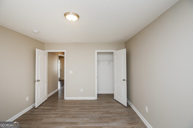 Building Photo - 213 Comet Ct