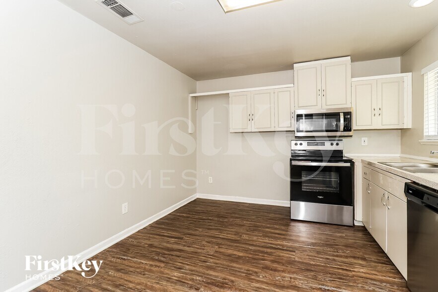 Building Photo - 2918 Rayswood Dr