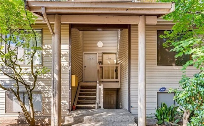 Building Photo - Awesome Juanita Condo for Lease