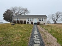 Building Photo - Waterfront Gem with amazing views!