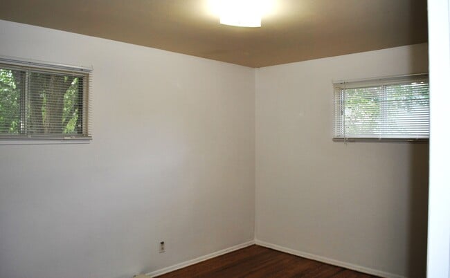 Building Photo - 1421 McArthur Ave