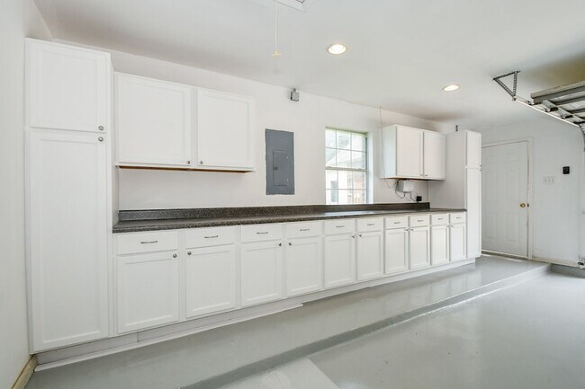Building Photo - 20735 Park Pine Ln