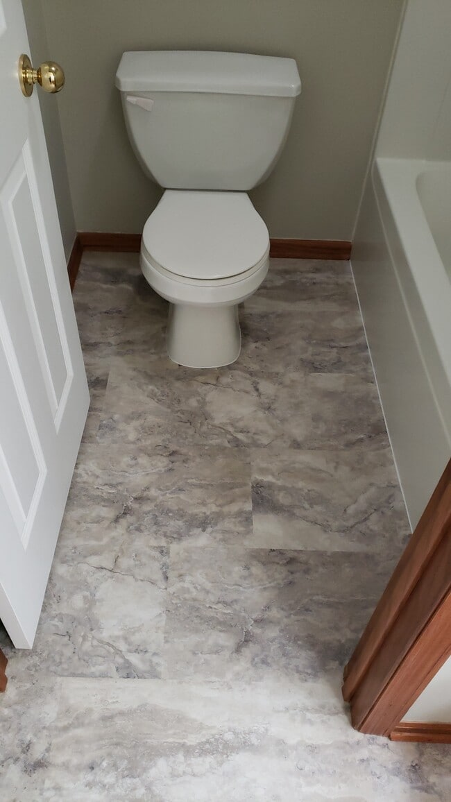 Building Photo - 9641 Linden Ln N