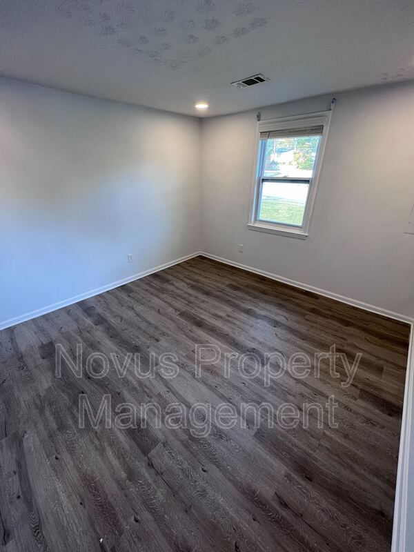 Building Photo - 405 N Park St