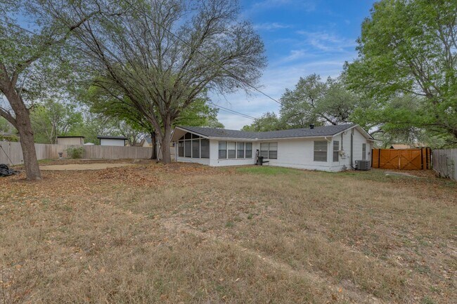 Building Photo - 4526 Lyceum Dr
