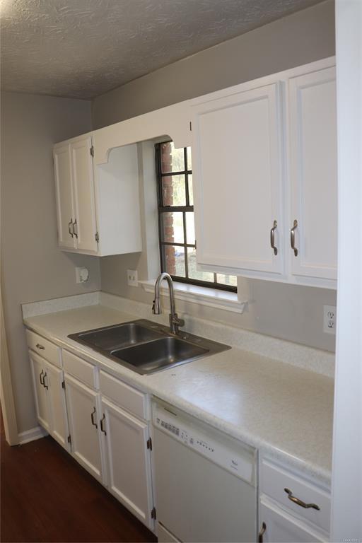 Building Photo - 760 N Burbank Dr