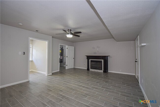 Building Photo - 205 Tanglewood Rd