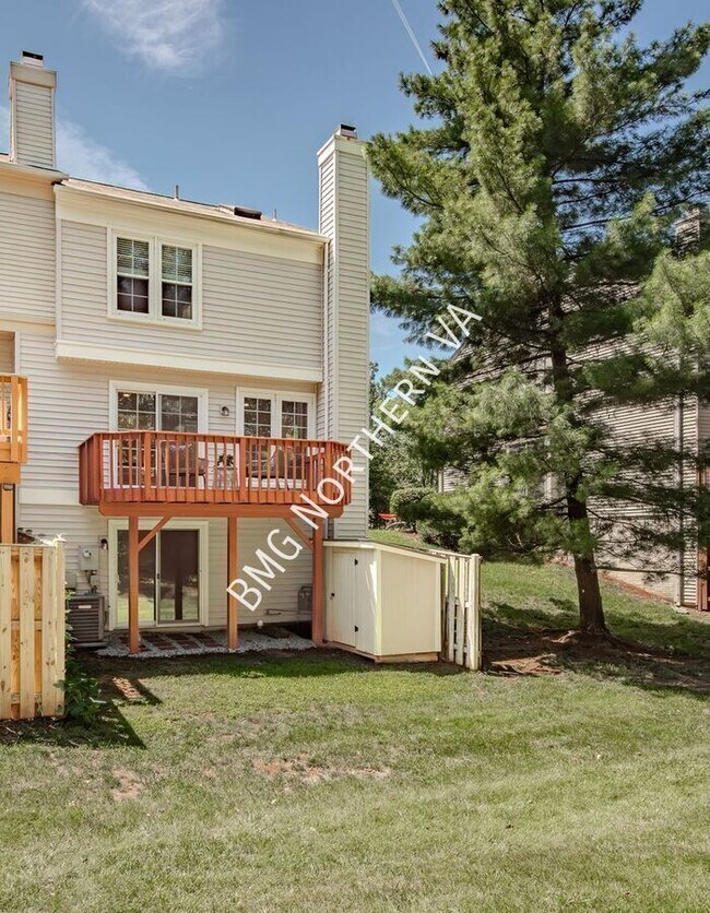 Building Photo - 43790 Laburnum Square
