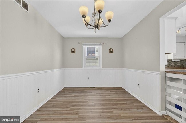 Building Photo - 1158 Grove St