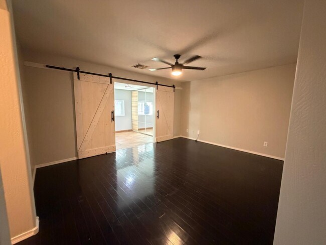 Building Photo - 1945 E Aloe Pl