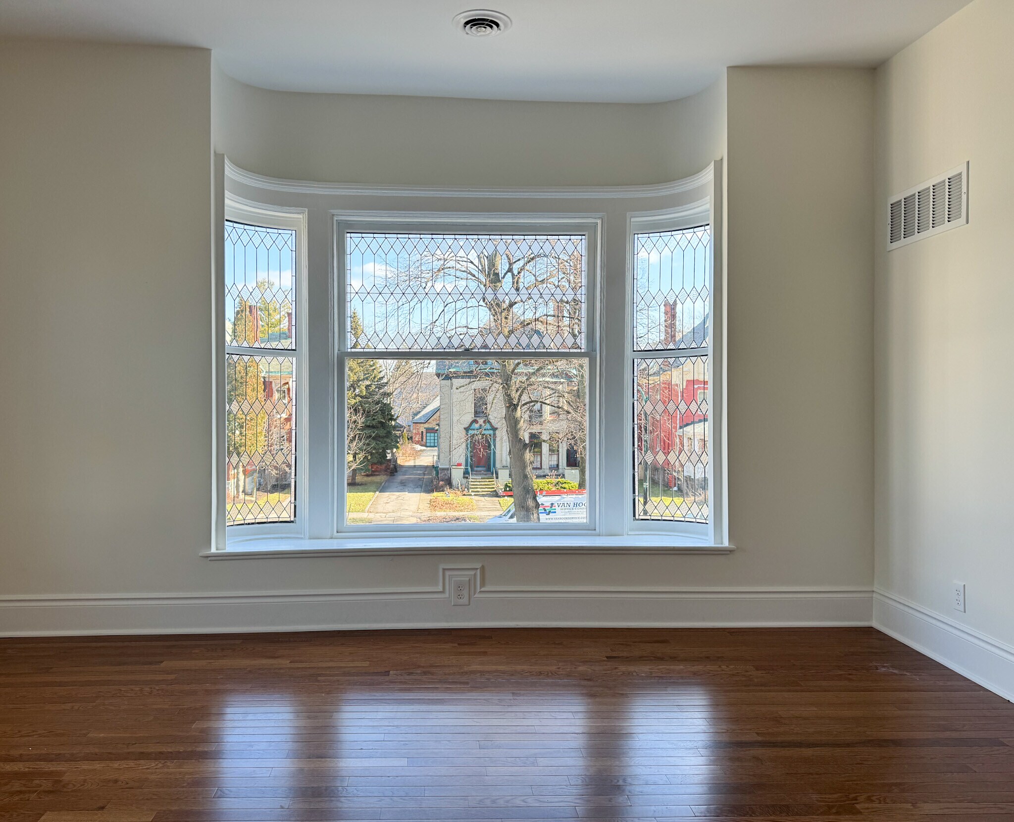 Building Photo - 446 Linwood Ave
