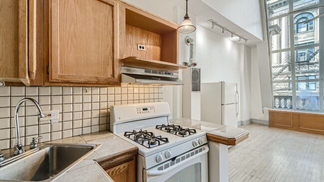 Building Photo - 1439 W 18th St