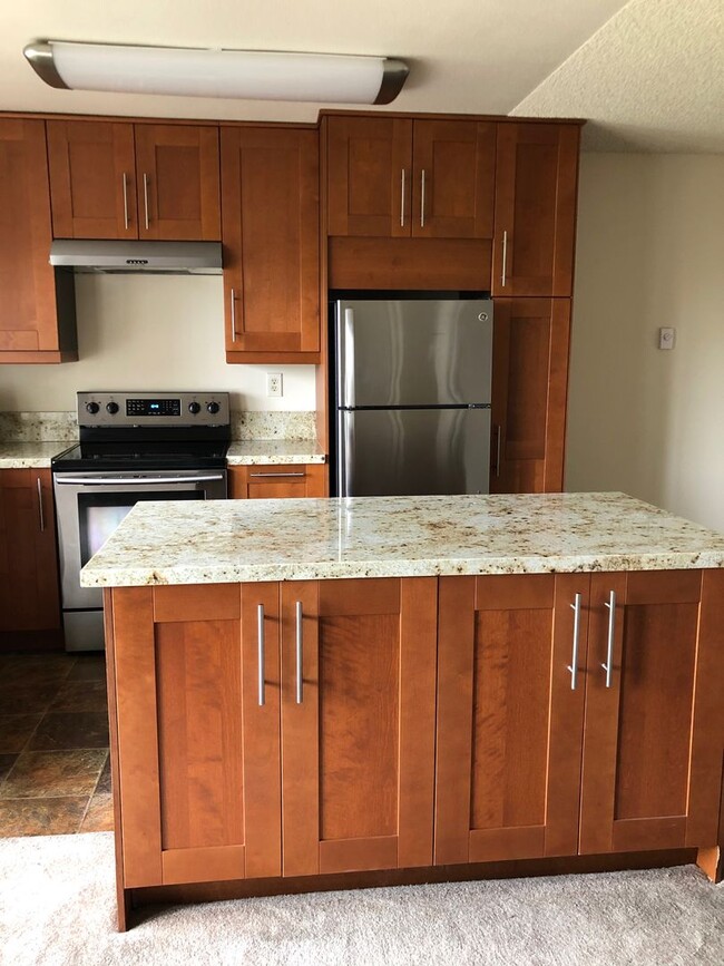 Building Photo - San Carlos 2/2 Upgraded Condo For Lease