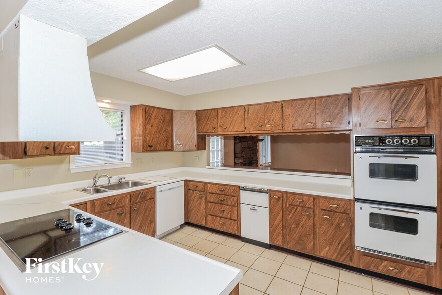 Building Photo - 8418 Chippingham Dr