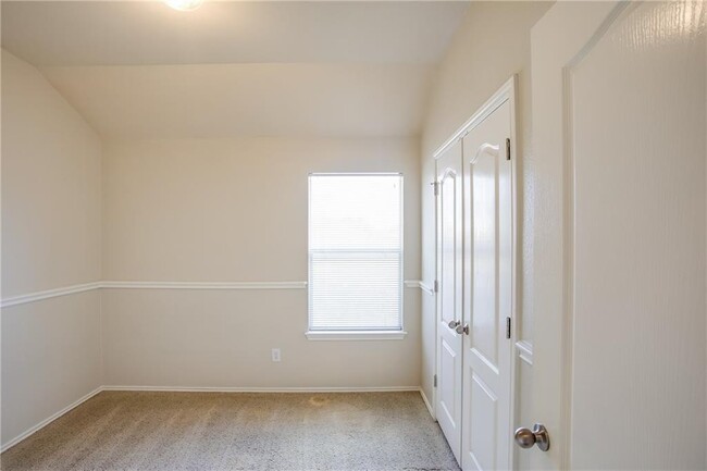 Building Photo - 1200 Rainbow Parke Dr