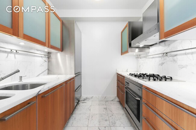 Building Photo - 25 Columbus Cir