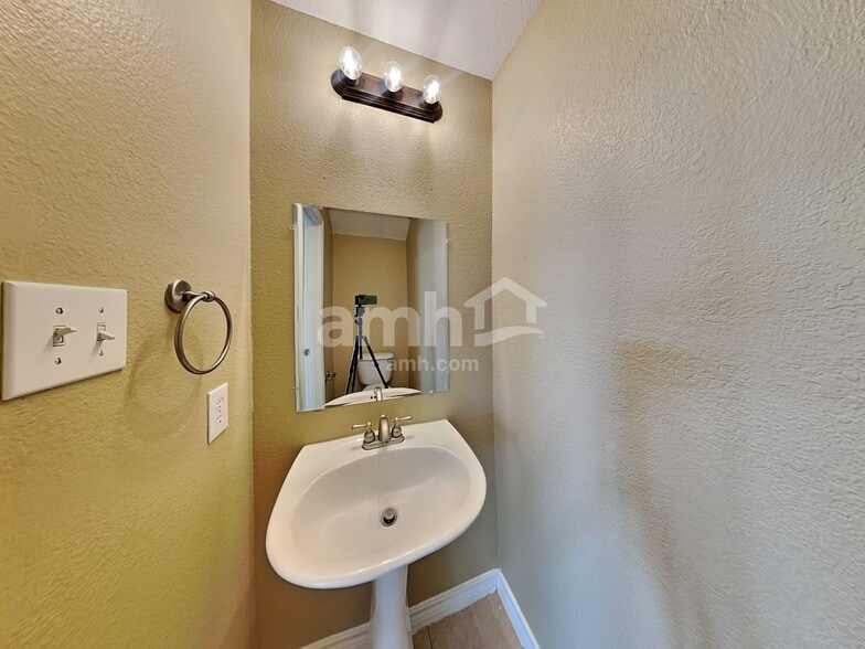 Building Photo - 107 Monticello Dr