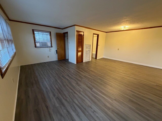 Building Photo - 239 W Stadium Dr