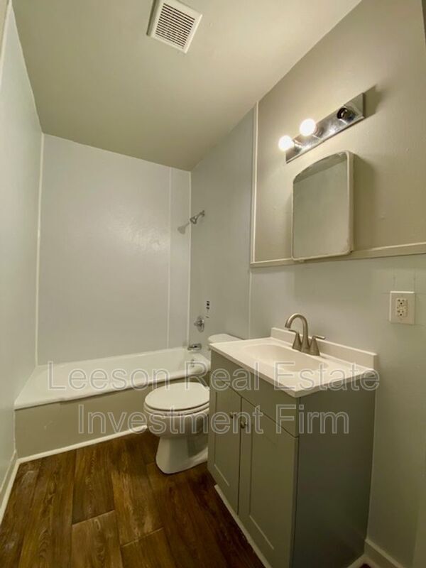 Building Photo - 547 Wyche St