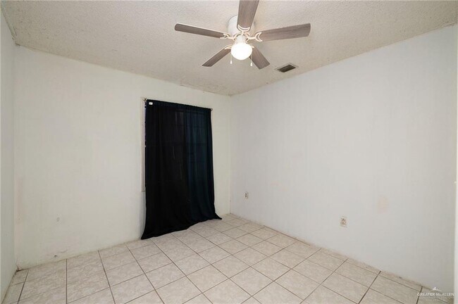 Building Photo - 20 Albacore St