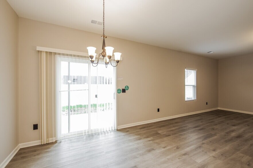 Building Photo - 904 Hilphiger Ct