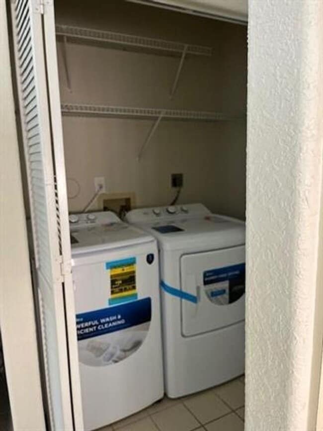 Building Photo - 517 Spinnaker