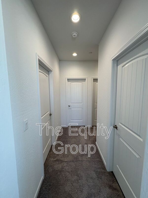 Building Photo - 3036 N Parkside St