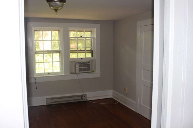 Building Photo - CHARMING HOUSE IN THE TOWN OF CLARKSVILLE VA.  MINUTES FROM SHOPPING AND ENTERTAINMENT.