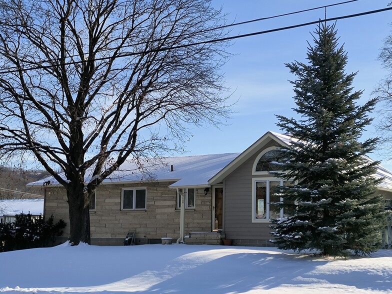 Primary Photo - 2720 Ward Ave