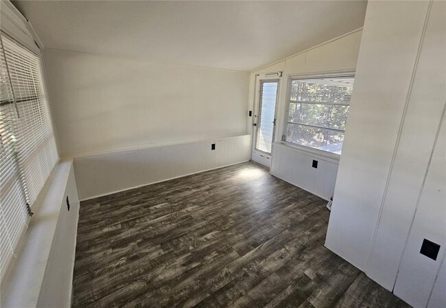 Building Photo - 511 46th Ave N