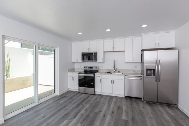 Building Photo - Newly Construction 3BD/2BA Available in Li...