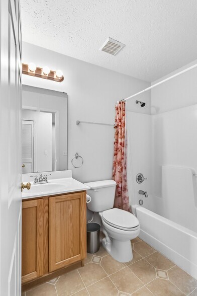 Building Photo - 105 Limestone Ct
