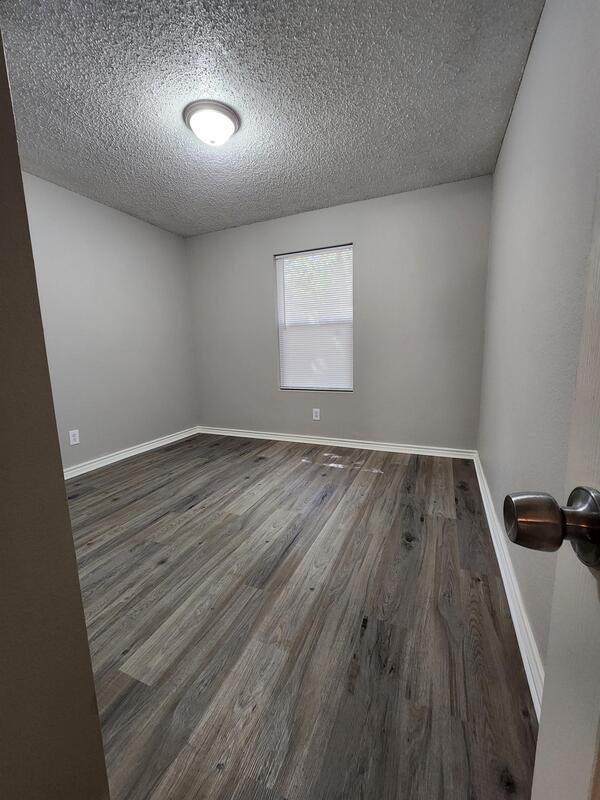 Building Photo - 10245 Country Hills Blvd