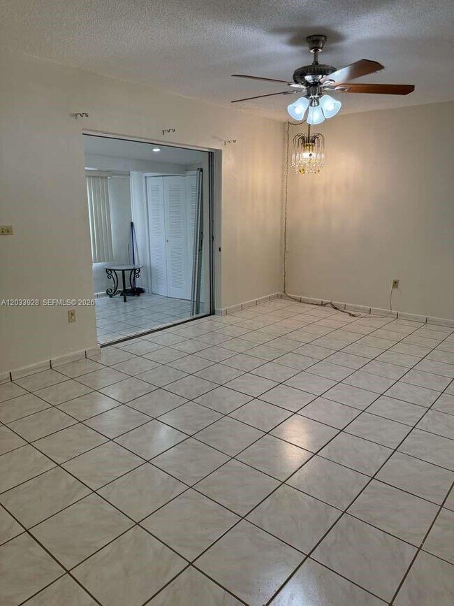 Building Photo - 1140 SW 9th St