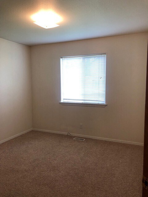 Building Photo - Available NOW! 3bed/2bath Home in Southeast Boise