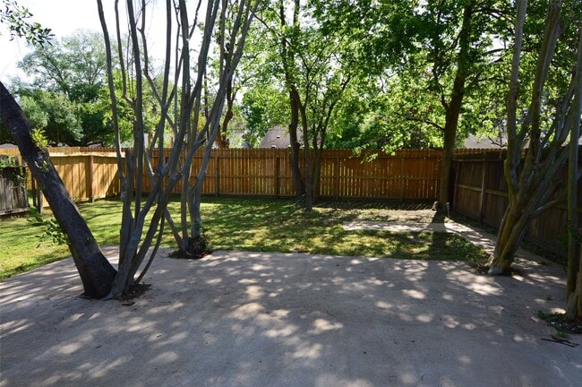 Building Photo - 5214 Beaverhill Dr