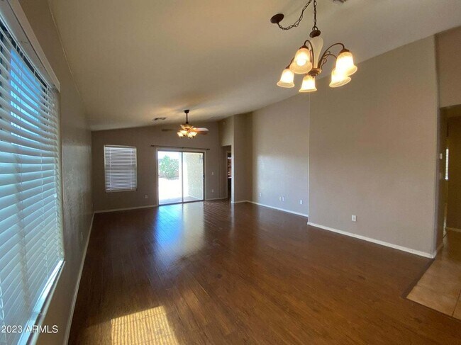 Building Photo - 1847 W Desert Seasons Dr