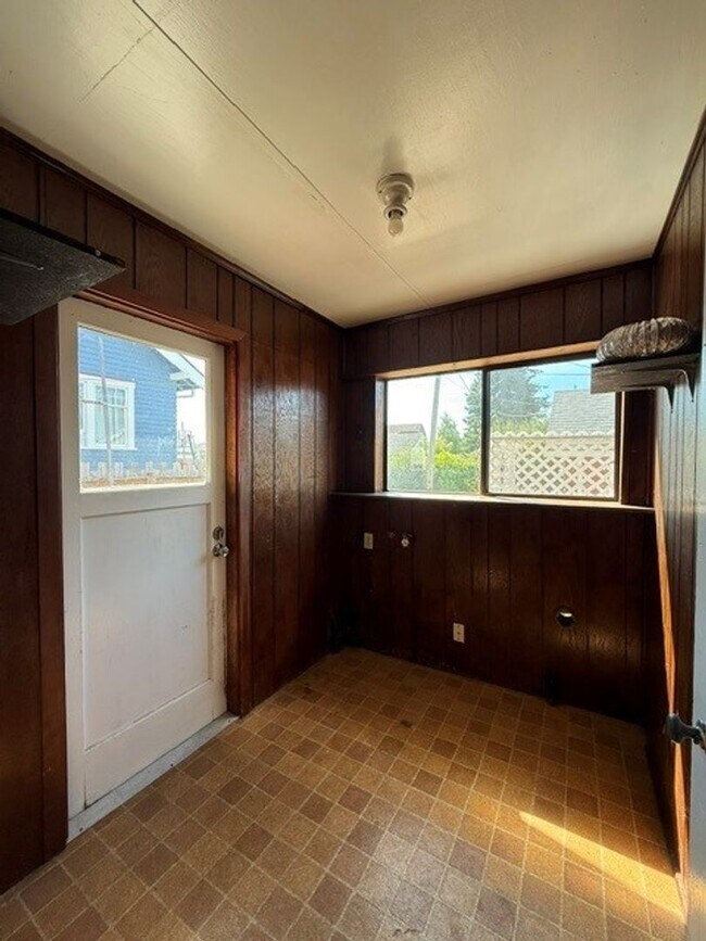 Building Photo - 675-685 Elrod Ave