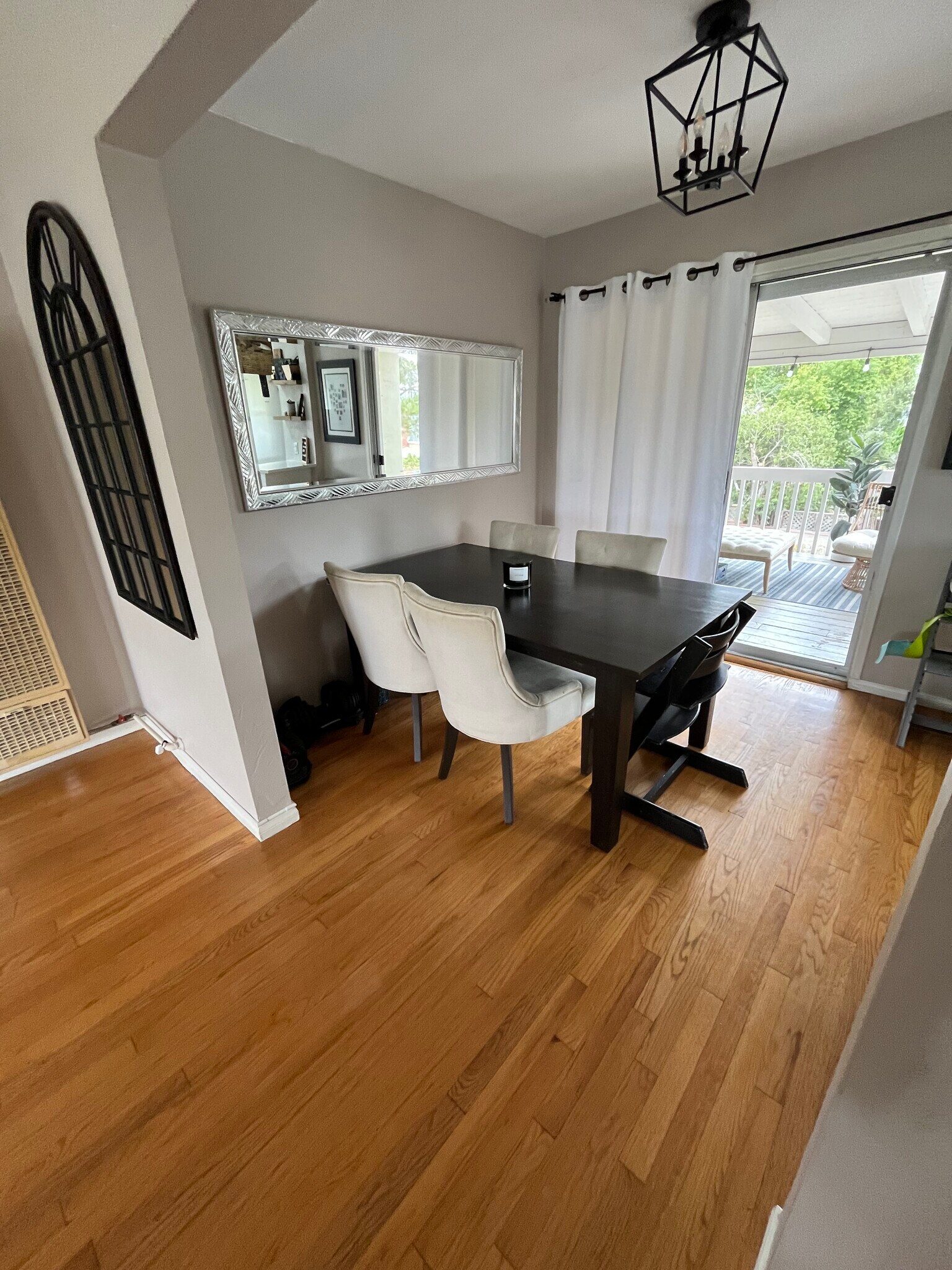 Building Photo - 1818 Carmelina Dr