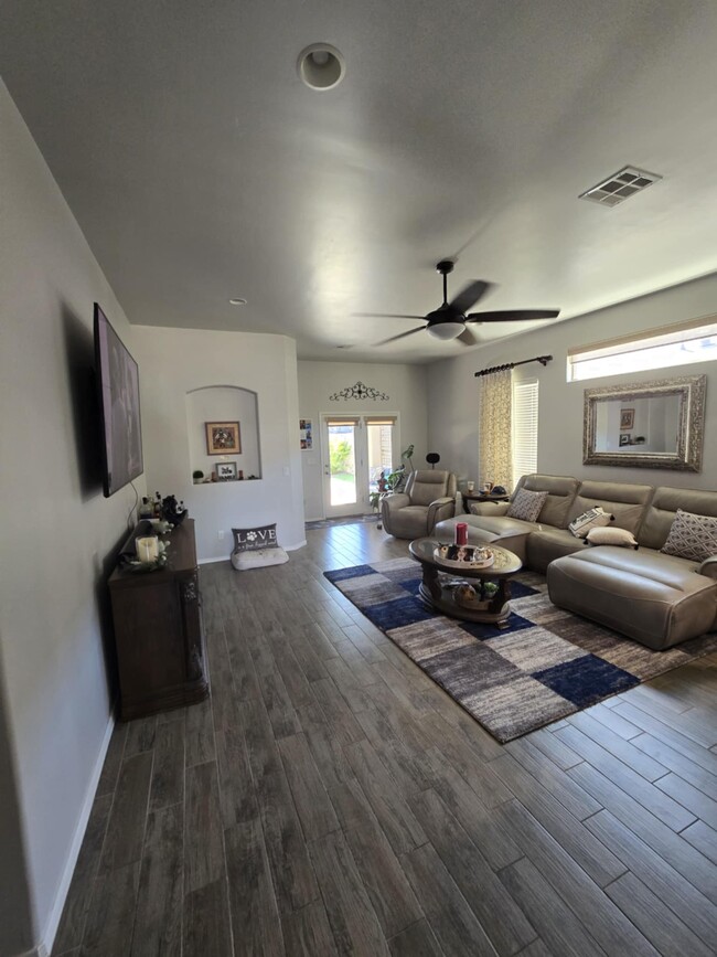 Building Photo - 4592 Latigo Dr