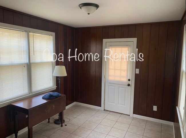 Building Photo - Remodeled East Side Home