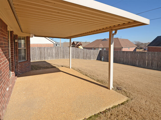 Building Photo - 3 bed, 2 bath near Hacks Cross and Shelby Dr