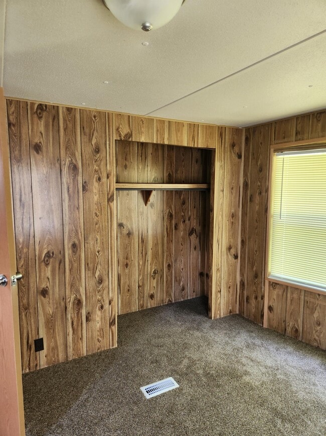 Building Photo - 1020 Aaron Ln