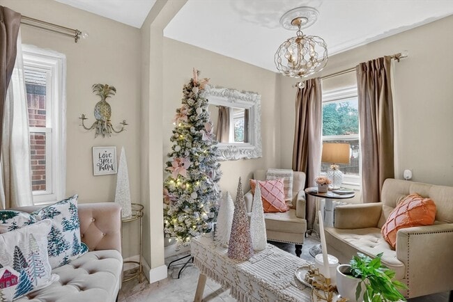 Building Photo - 350 Converse St