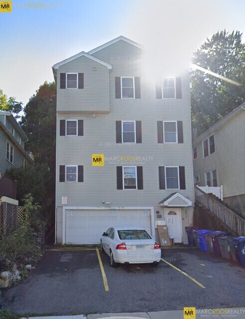 Building Photo - 121 Hillside St