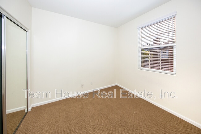 Building Photo - 27007 Edgewater Lnr