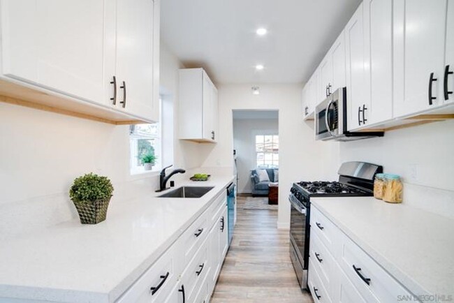 Building Photo - 2 Bed, 1 Bath House in North Park!